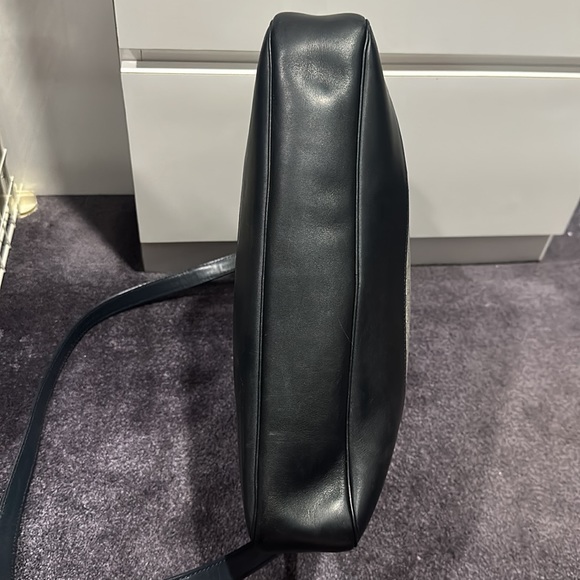 Project bag!!!Gucci Navy shoulder bag… Vintage!  12/2000!  PRICE DROP! - Picture 7 of 17